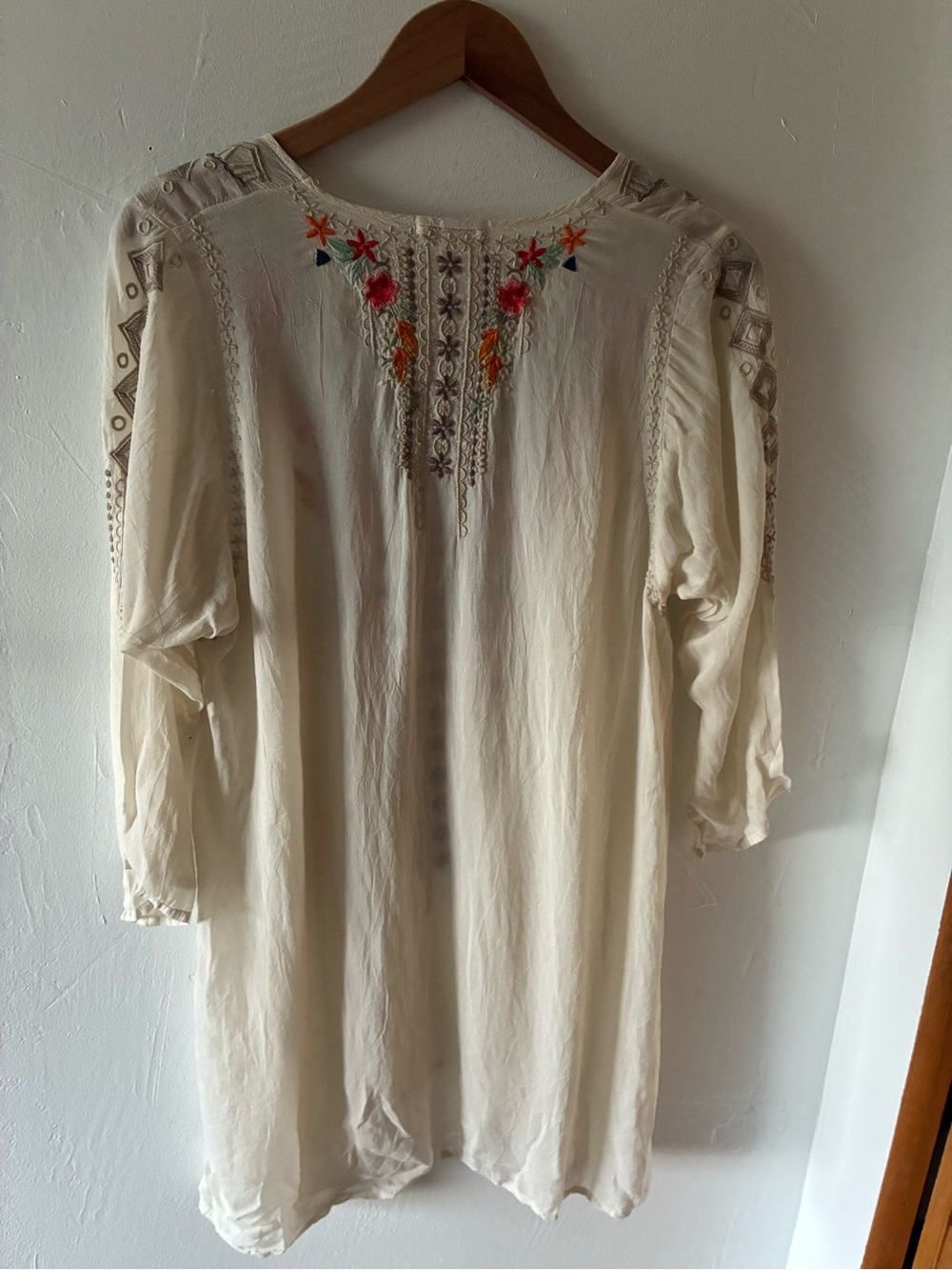 Johnny Was Cream Embroidered V-Neck Long Tunic with Floral Accents Medium Boho - Picture 3 of 4